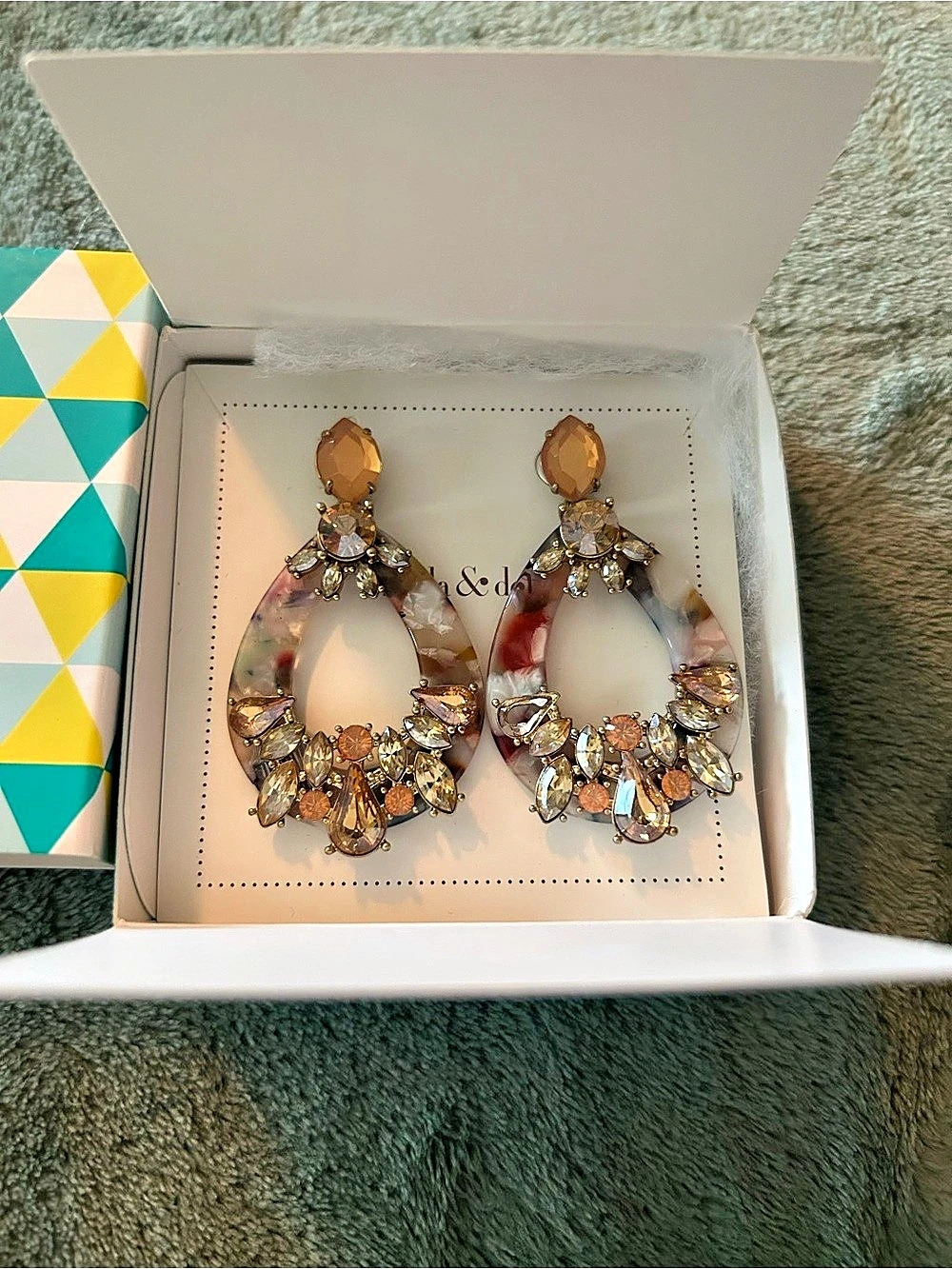 NWT-Stella & Dot Statement Drop Earrings Multicolor & Gold - Picture 2 of 5